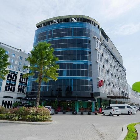 The Crew Hotel Kualanamu International Airport Medan Buitenkant foto