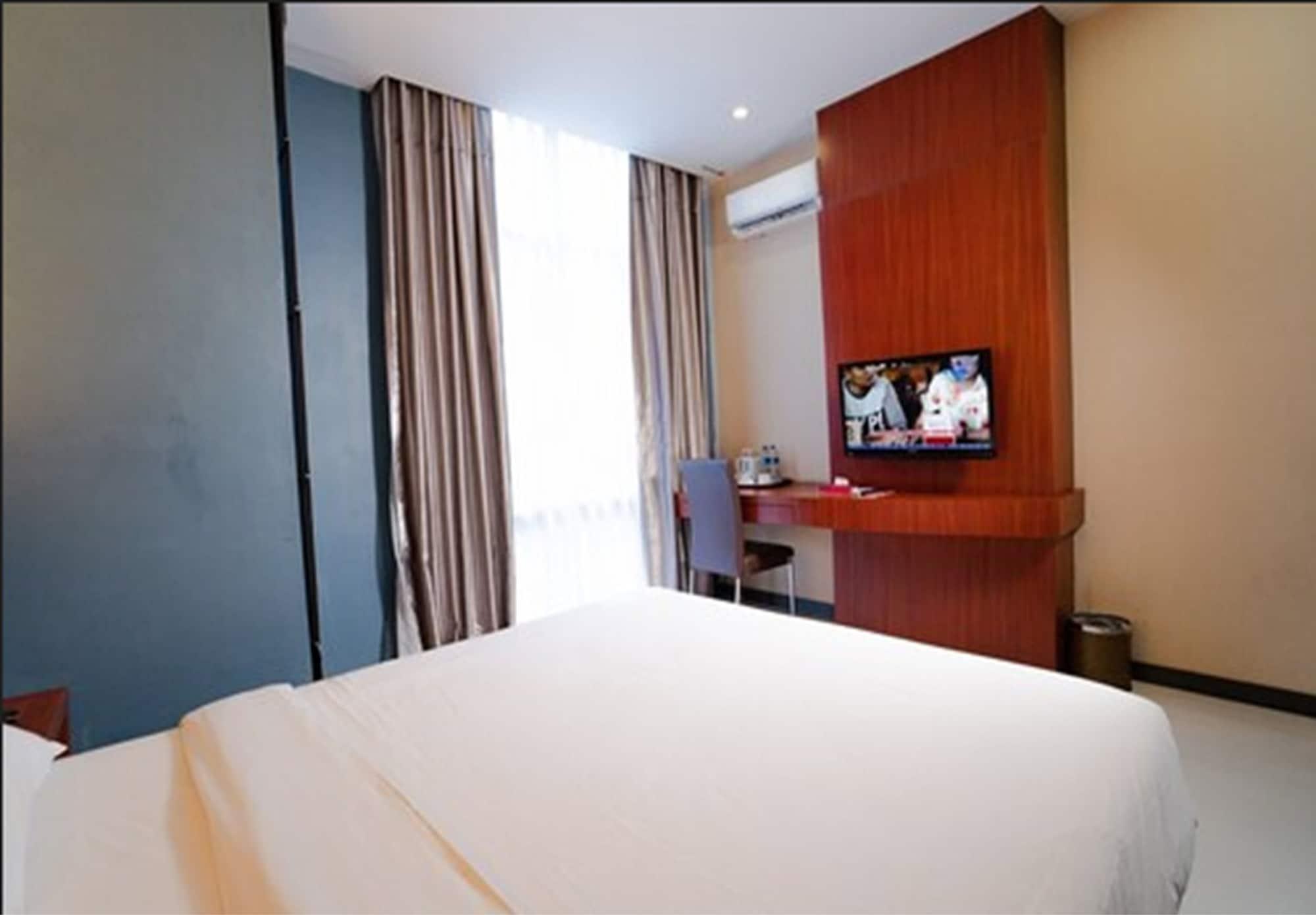 The Crew Hotel Kualanamu International Airport Medan Buitenkant foto