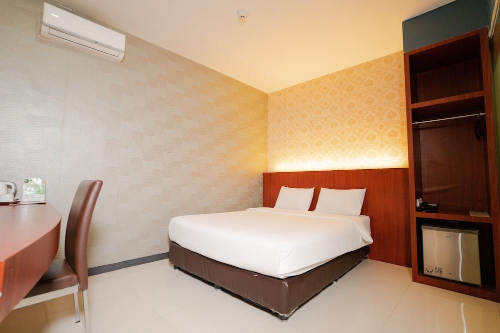 The Crew Hotel Kualanamu International Airport Medan Buitenkant foto