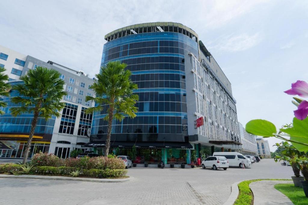 The Crew Hotel Kualanamu International Airport Medan Buitenkant foto