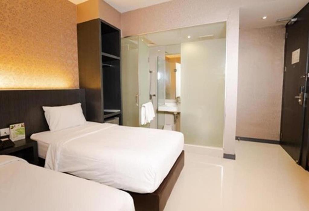 The Crew Hotel Kualanamu International Airport Medan Buitenkant foto